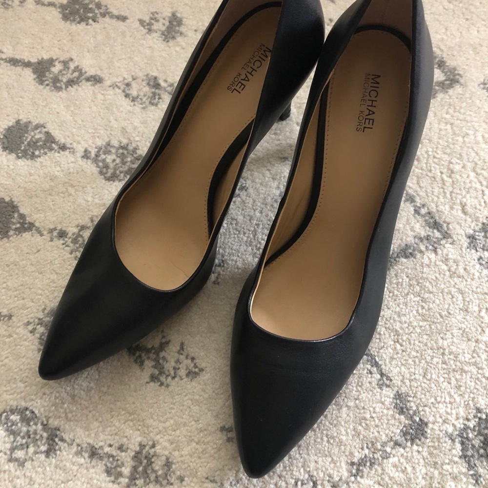 NWOT Michael Kors Black Leather Pumps